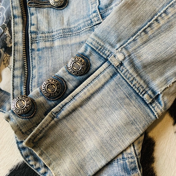 ❓GUESS❓ Jean Jacket *Limited Edition* - Picture 6 of 8